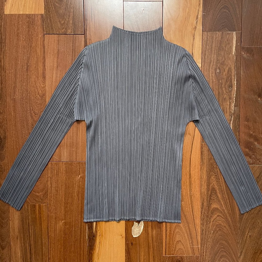 PLEATS PLEASE ISSEY MIYAKE TOP